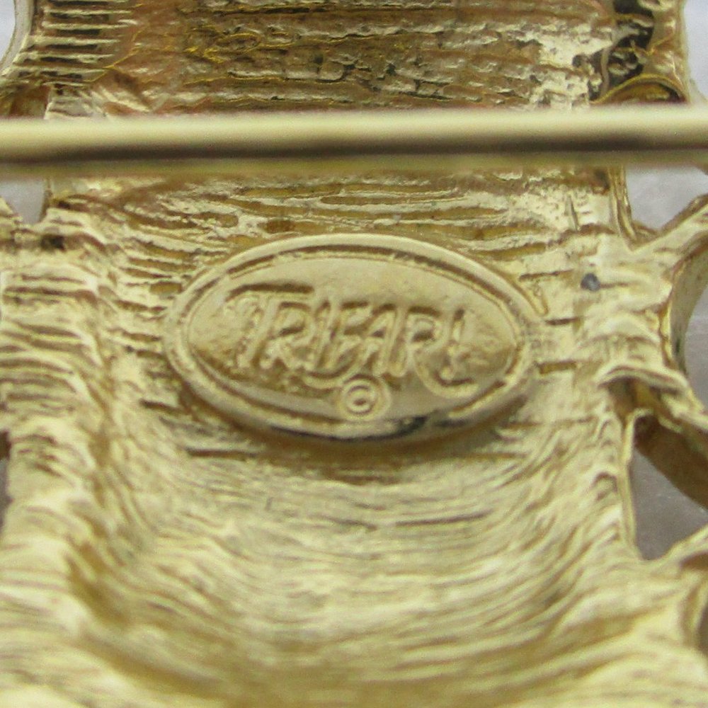 Trifari Gold Tone Rounded Rectangle Shape Brooch Pin - Picture 6 of 7